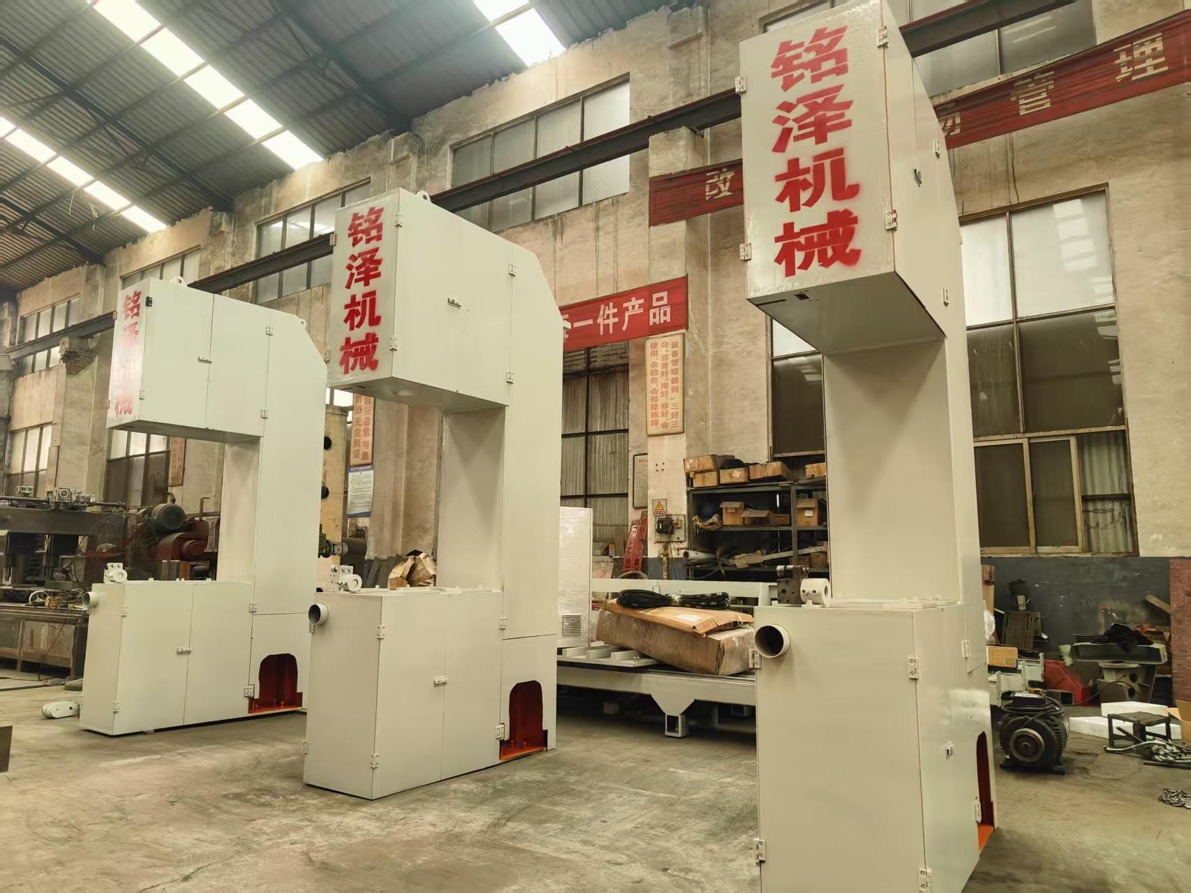 銘澤石墨帶鋸機的鋸帶是什么材質的？